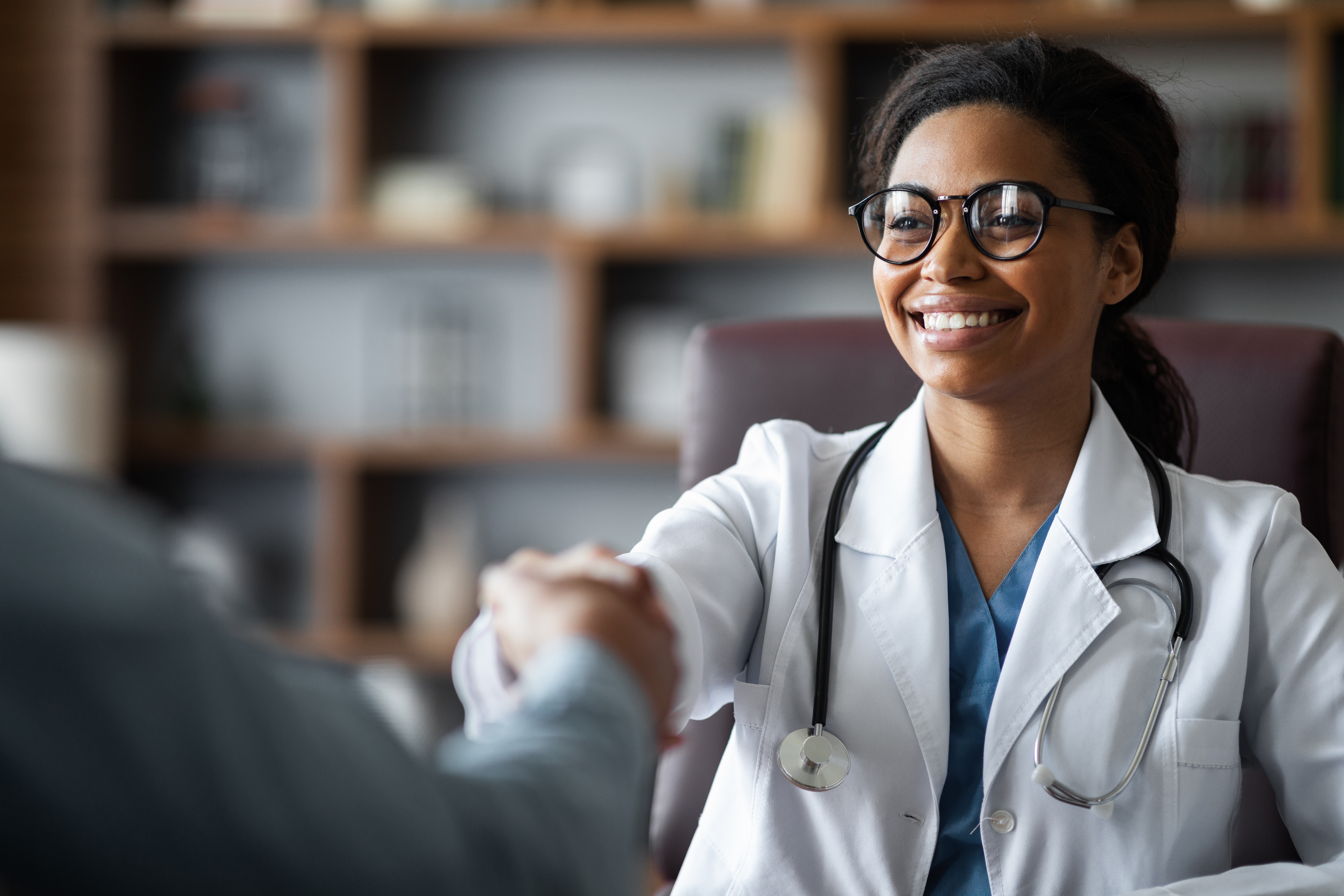 Closeup,Of,Friendly,Young,African,American,Lady,Doctor,Smiling,And